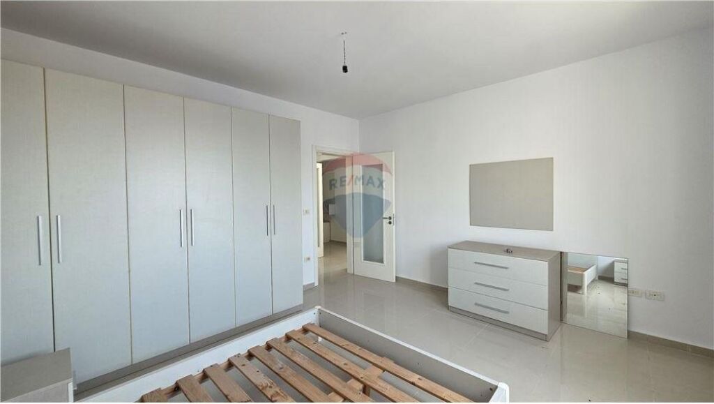 Apartament 2+1+2 me pamje fantastike nga Deti ne shitje ne Lungomare