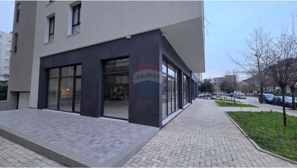 Ambjent Biznesi me qera ne Lungomare