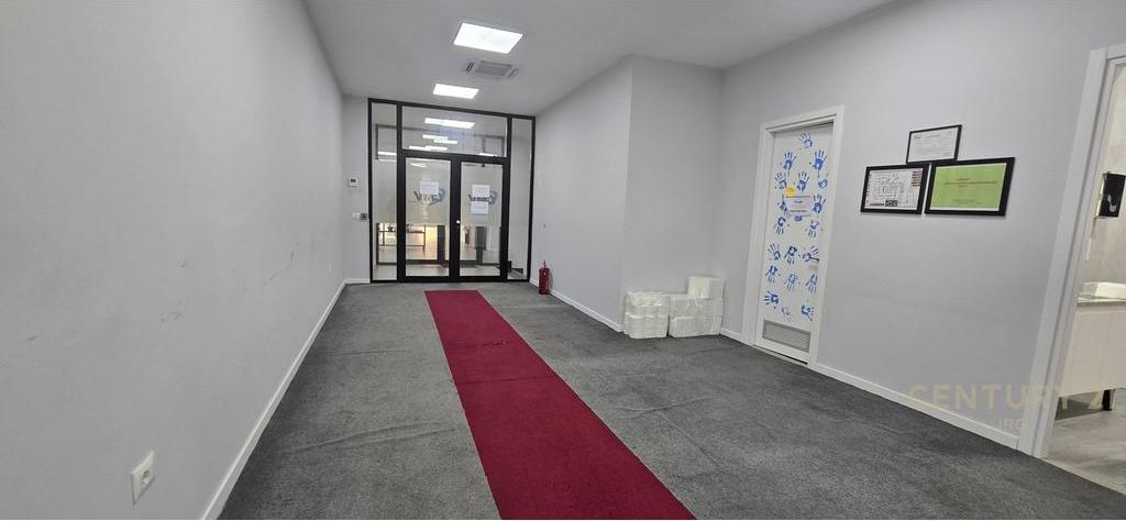 AMBIENTE COMMERCIALE IN VIA HOXHA TAHSIM! 5.000 € /Mese