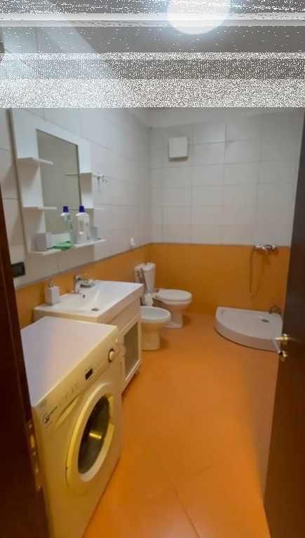 Appartamento 2+1, Xhamllik!