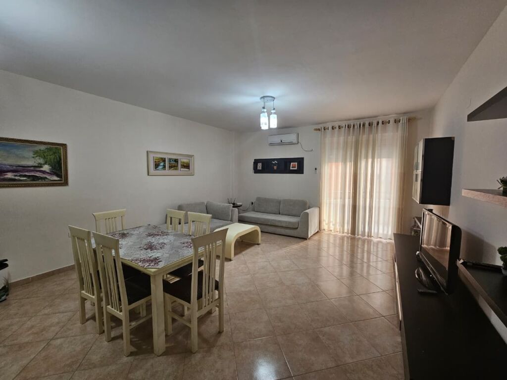 Apartament me qira Vlore afer plazhit + garazh privat