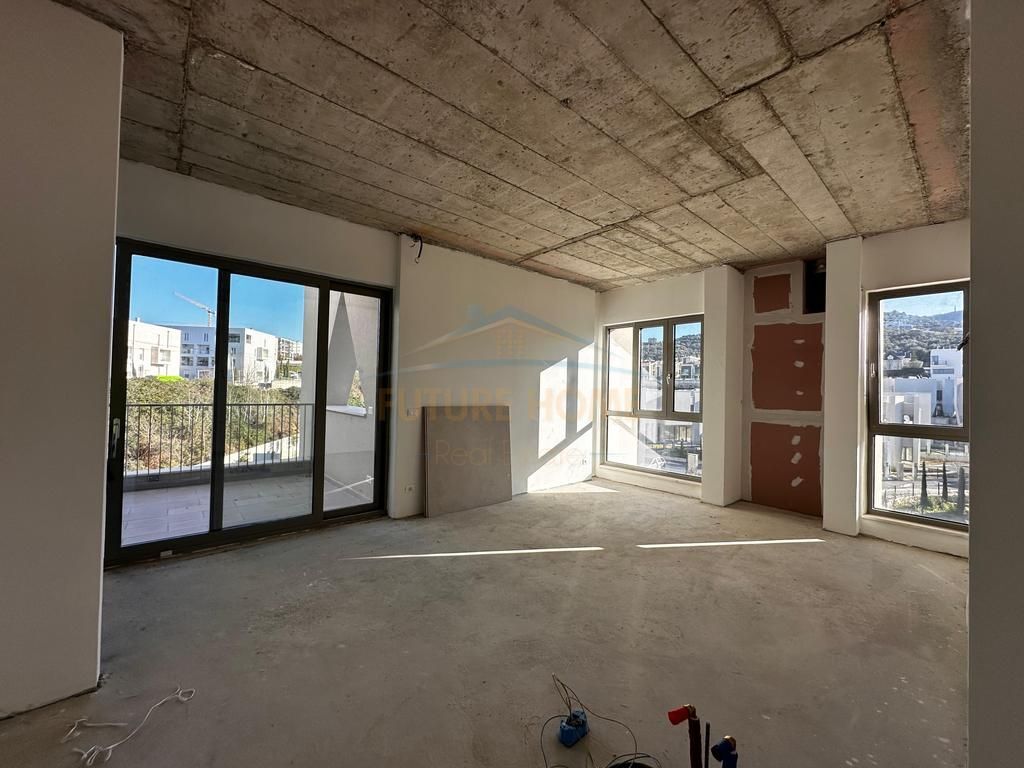 Shitet apartament 2+1+2 Green Valley Liqeni i Thate