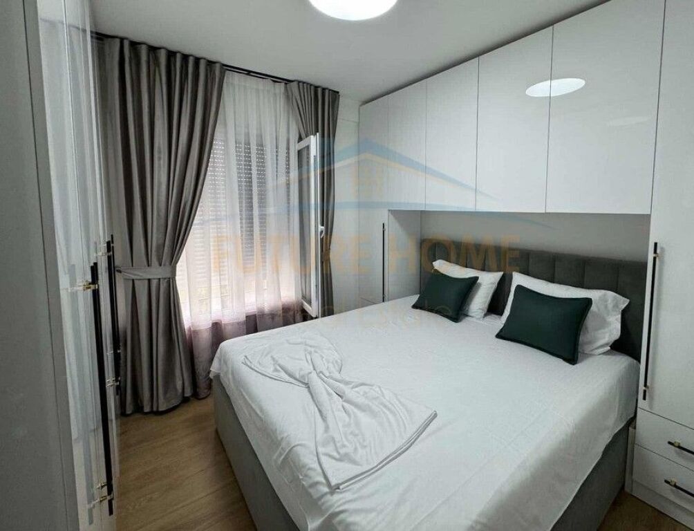 Shitet, Apartament 1+1, prane Xhamise, Selitë