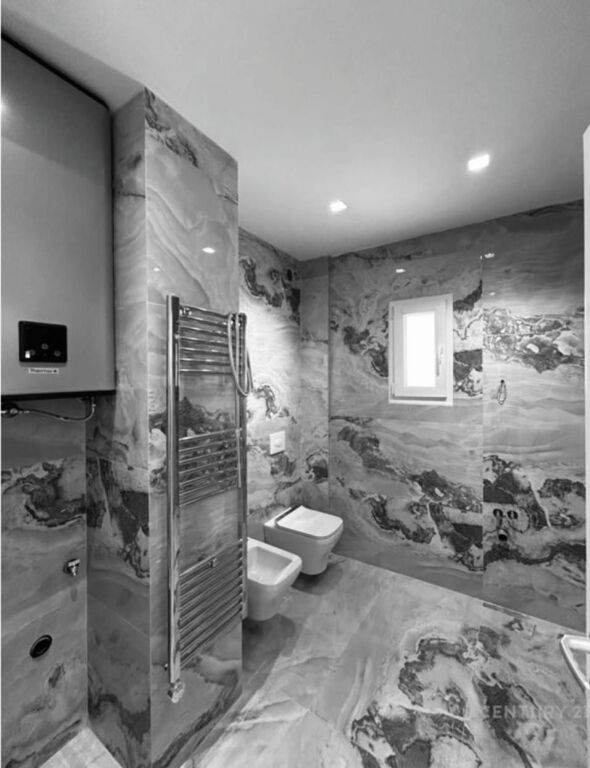 🏠 Apartament !  Nje Investim Me Shume Vlera JU Ofrojme Ne Duart Tuaj . NE 💟 Tiranes  ALBANIA👇