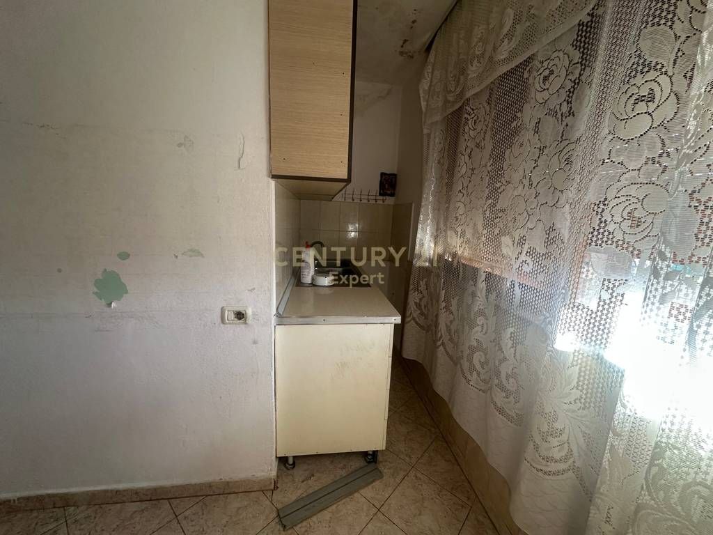 Shitet 1+1 ne Kombinat