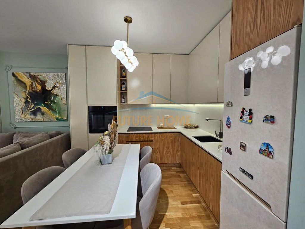 Qera,Apartament 1+1 tek Rruga e Barrikadave!