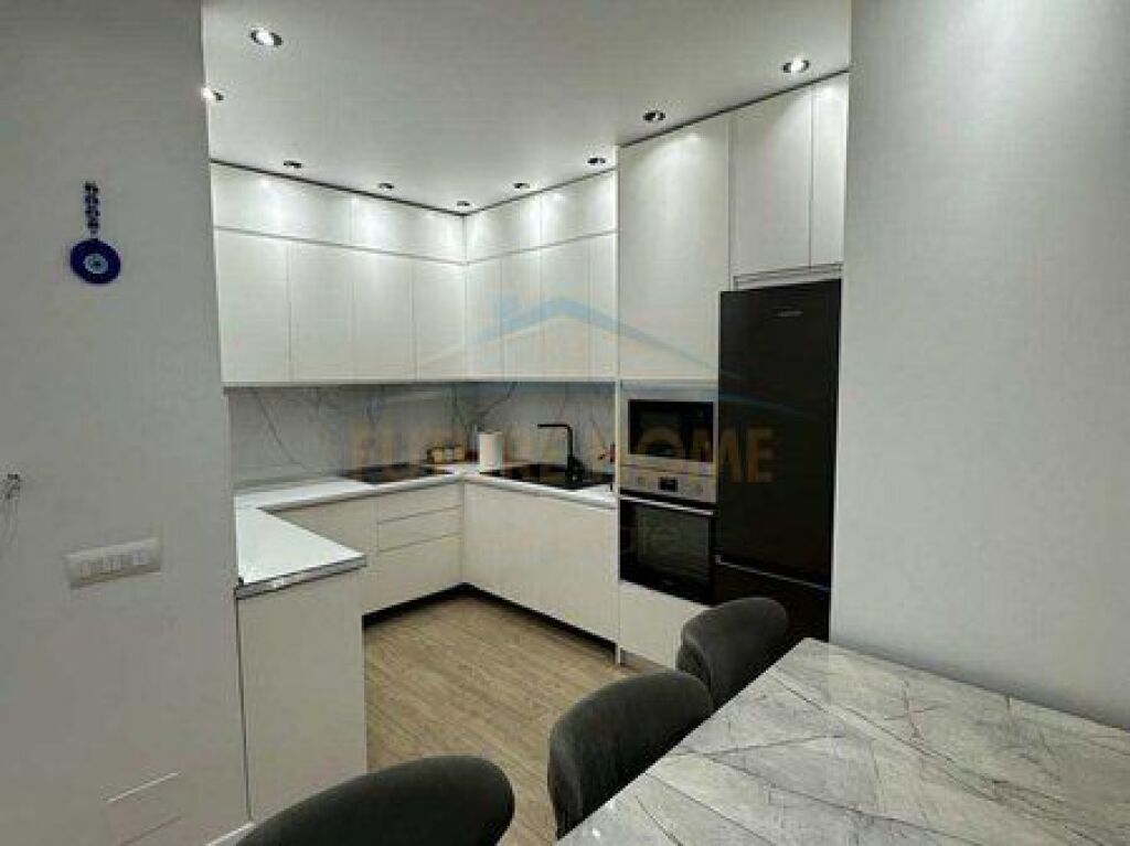 Shitet , Apartament 3+1+2 , Tek Oasis Residence , Unaza e Re
