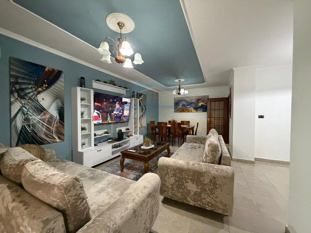 Shitet, Apartament 2+1+2, Vasil Shanto, Tiranë.