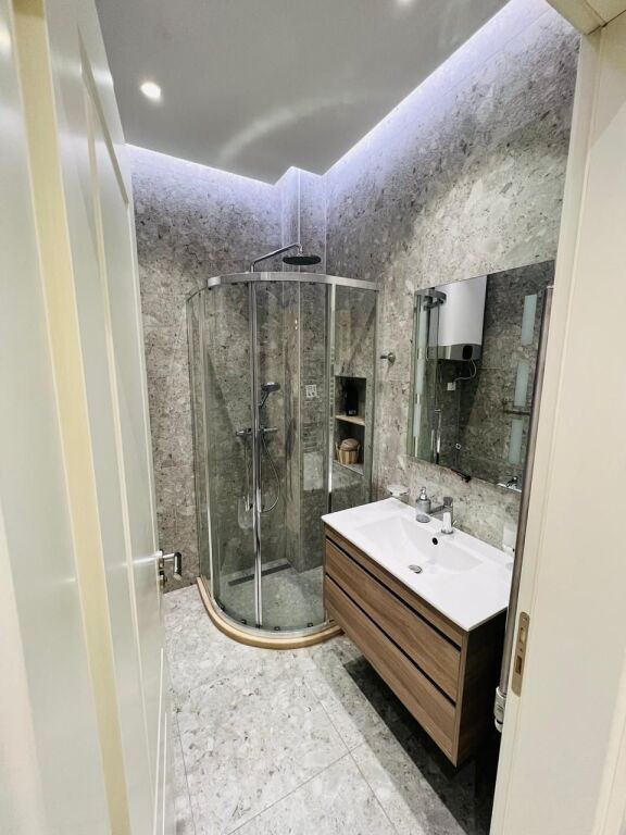 Komuna e Parisit, Kompleksi Kika 2