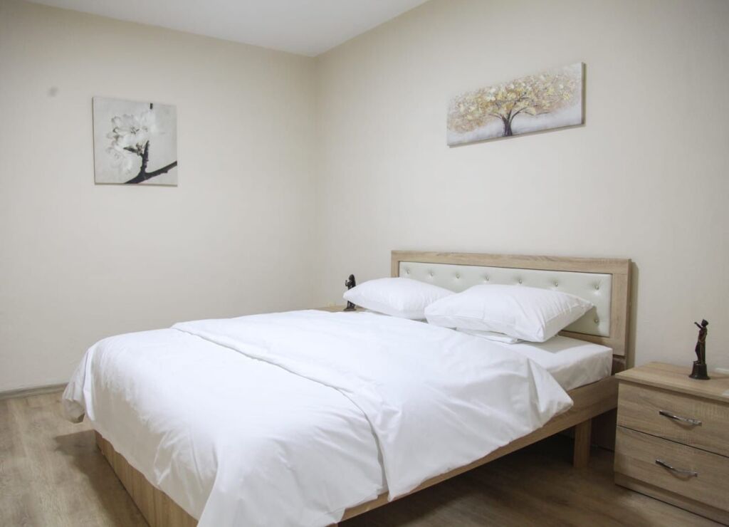 Jepet apartament me qera, 2+1 Xhamlliku