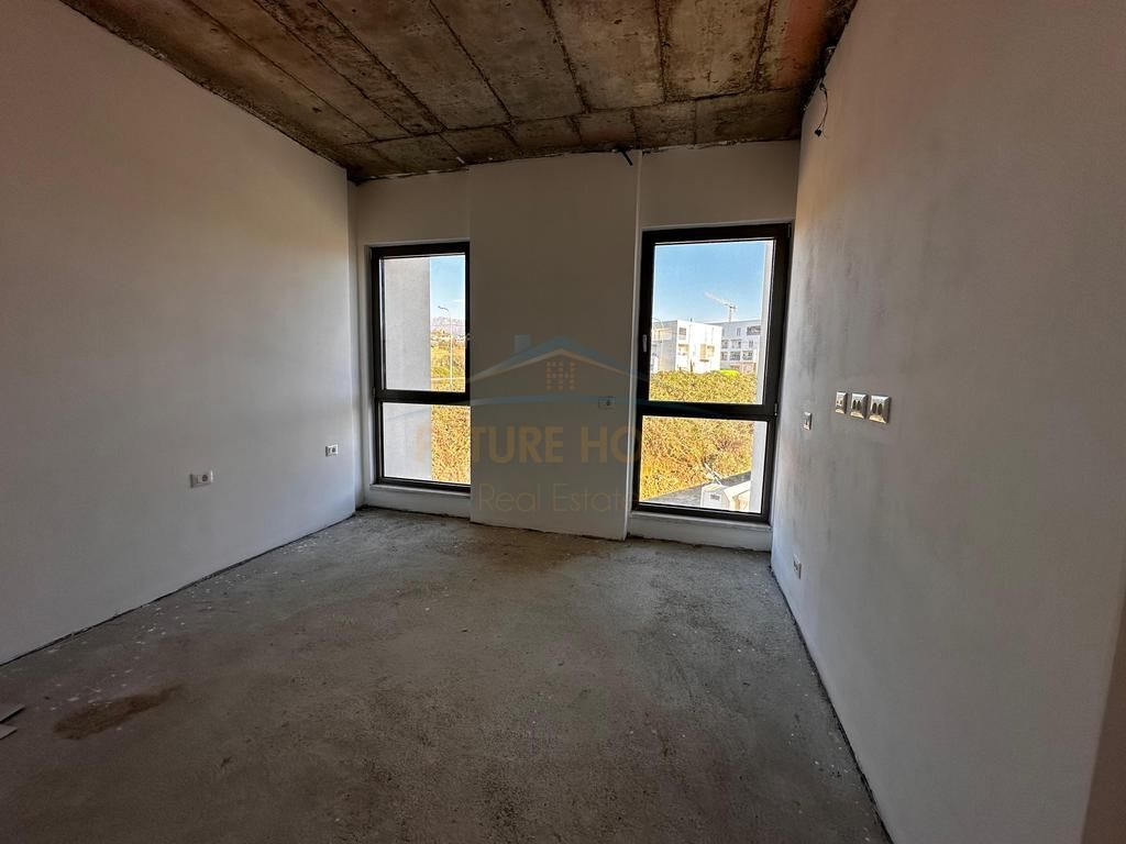 Shitet apartament 2+1+2 Green Valley Liqeni i Thate