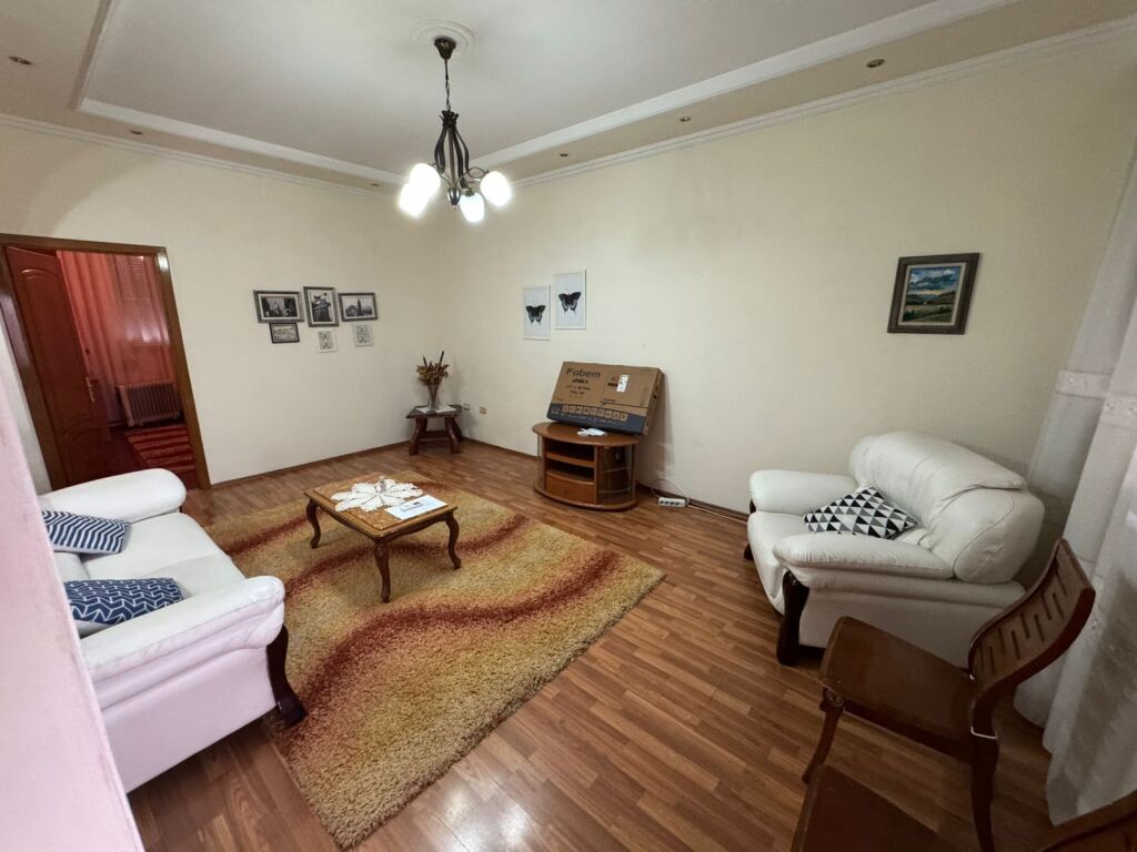 SHTEPI ME QERA TEK XHAMLLIKU