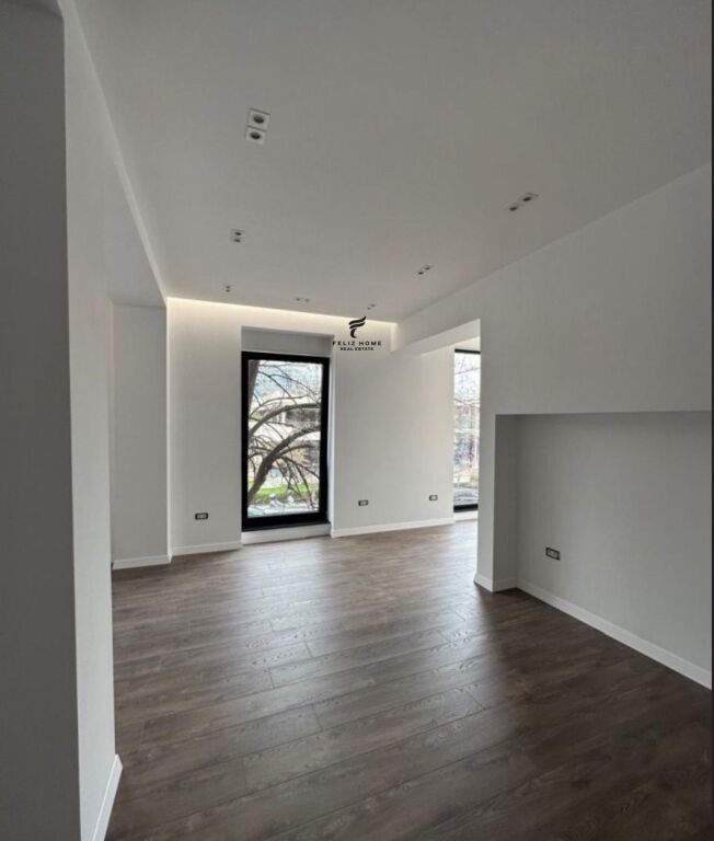 UFFICIO IN AFFITTO 76 M2 CENTRO 150.000 LEKE