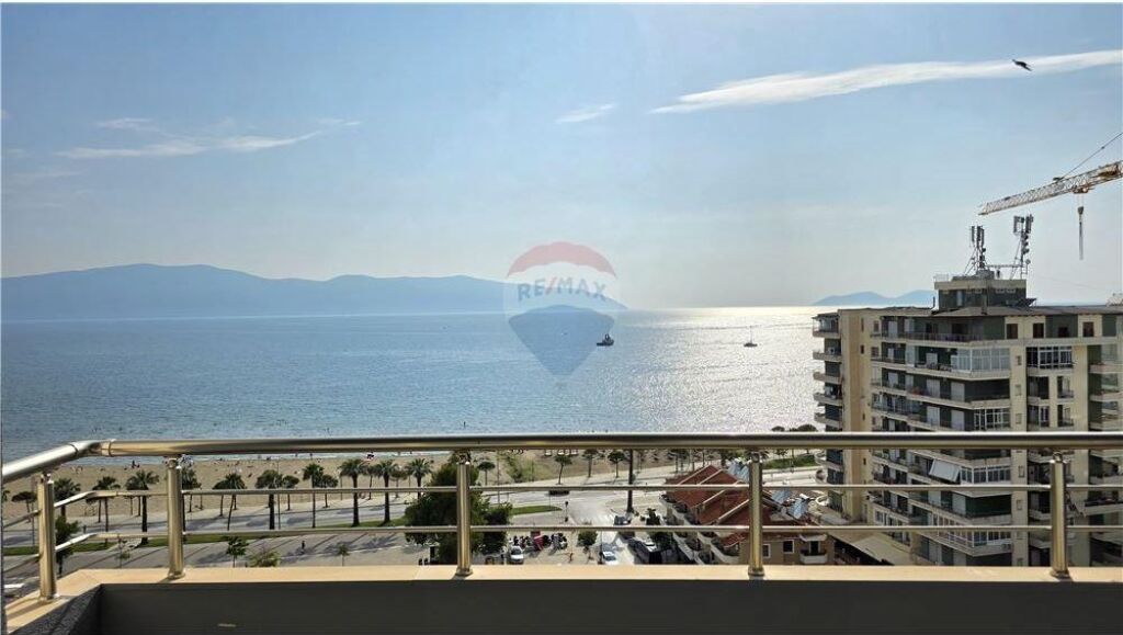 Apartament 2+1+2 me pamje fantastike nga Deti ne shitje ne Lungomare