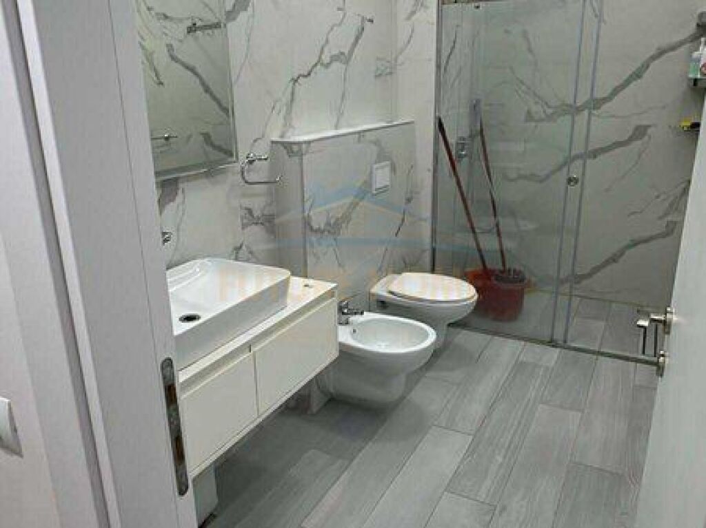 Shitet , Apartament 3+1+2 , Tek Oasis Residence , Unaza e Re