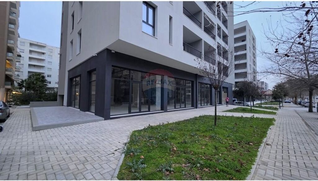 Ambjent Biznesi me qera ne Lungomare