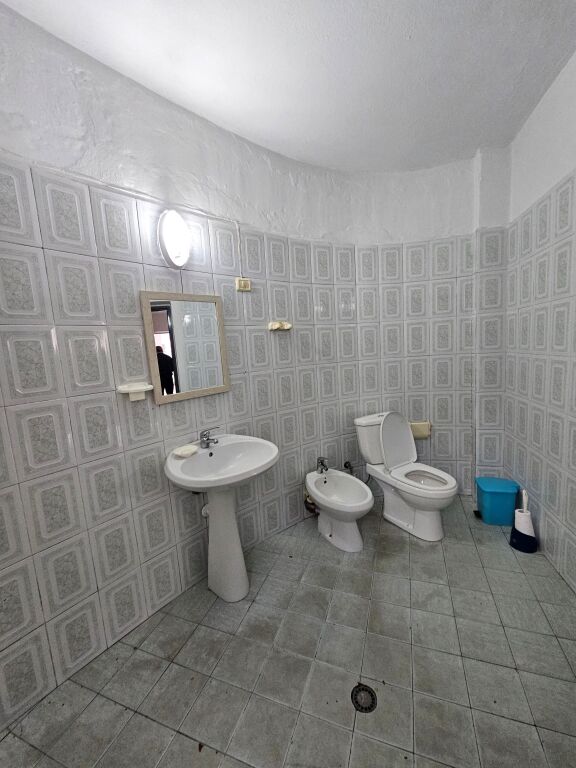 🏠 Shtepi private : 1+1+guzhinë më vete (450 euro/ Muaj)* 📍 *Jordan Misja - mes Don Boskos &amp; Blv te Ri* - e mobiluar totalisht  -Sip Totale : 70 m2