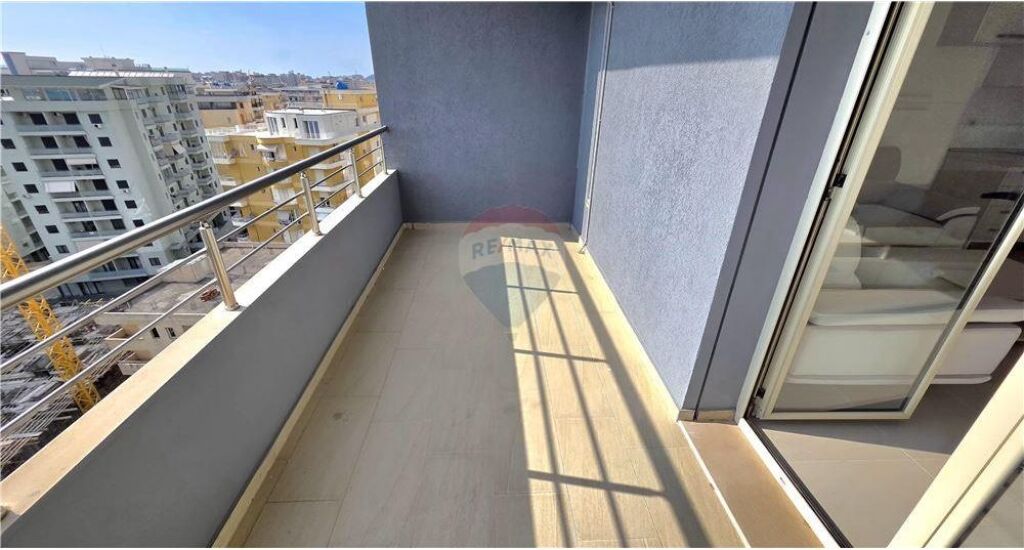 Apartament 2+1+2 me pamje fantastike nga Deti ne shitje ne Lungomare