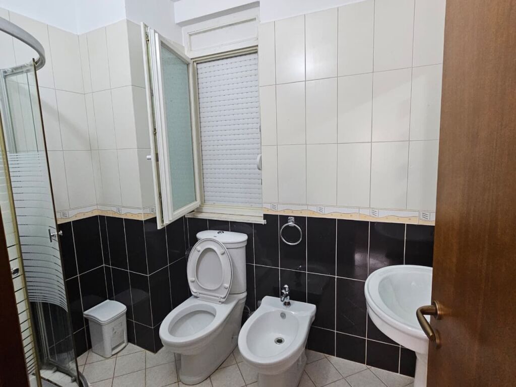 Apartament me qira Vlore afer plazhit + garazh privat