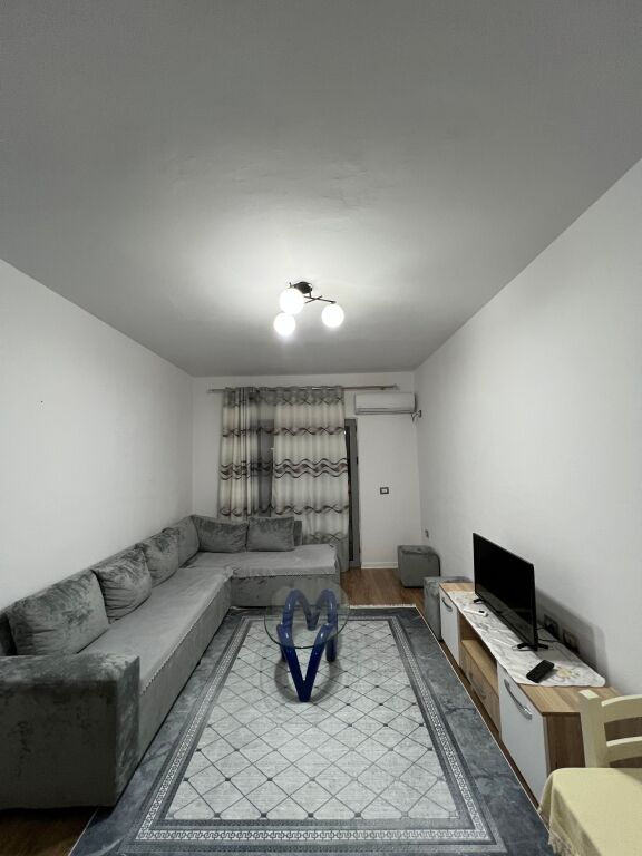 Astir , Ap 1+1 me qera , perball Santana