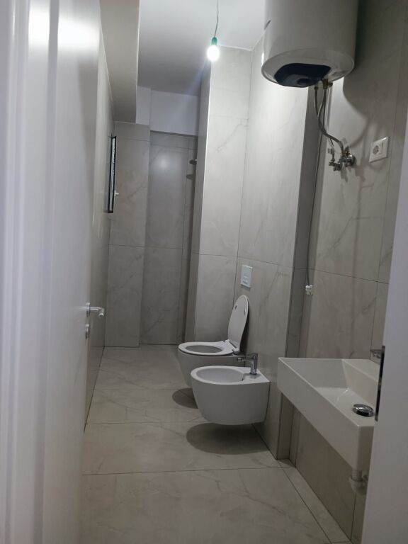 Tirane, jepet me qera nga Pronari, pa-komision apartament 1+1+Ballkon Kati 2, 54 m² (Rr. Dalip Topi 1040 Tiranë)