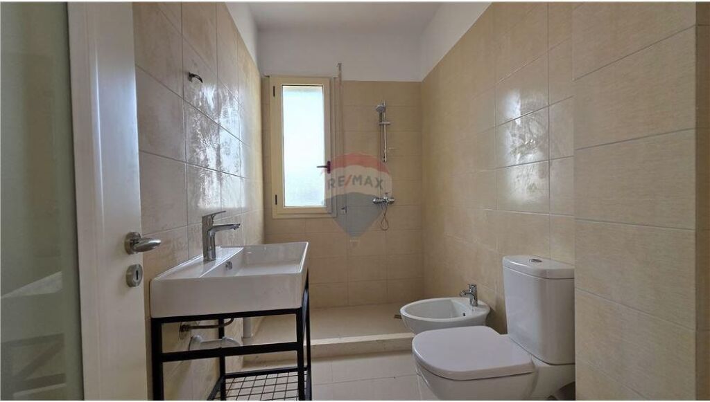 Apartament 2+1+2 me pamje fantastike nga Deti ne shitje ne Lungomare