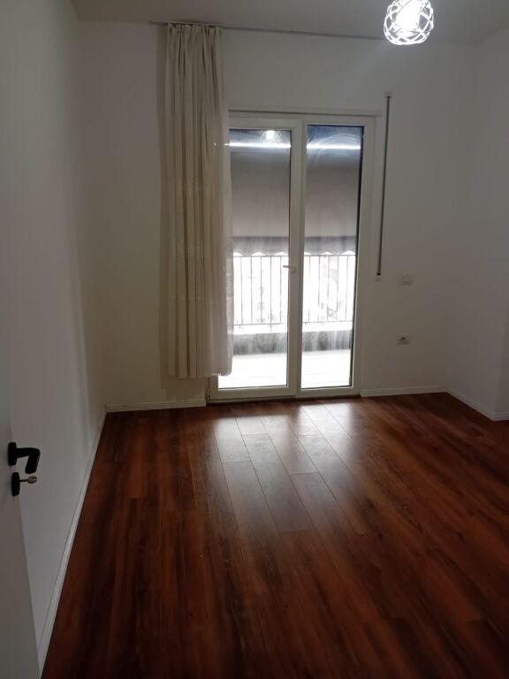 Affittasi Appartamento 2+1+2 a Kamez