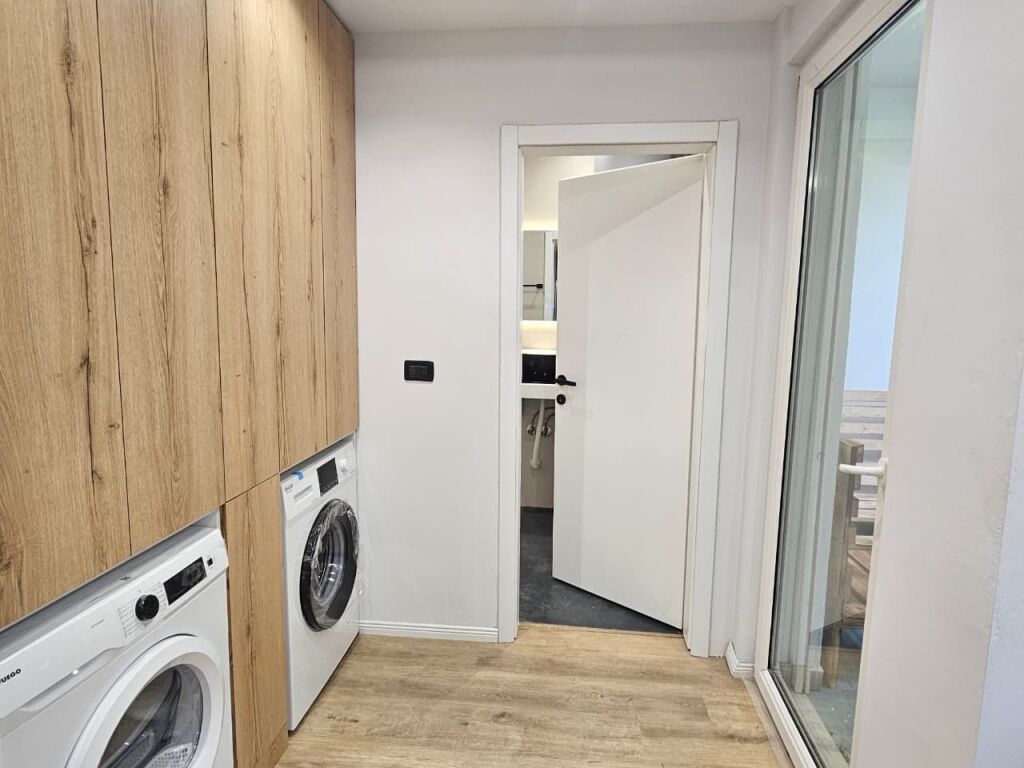 SHITET APARTAMENT AFER PLAZHIT VLORE