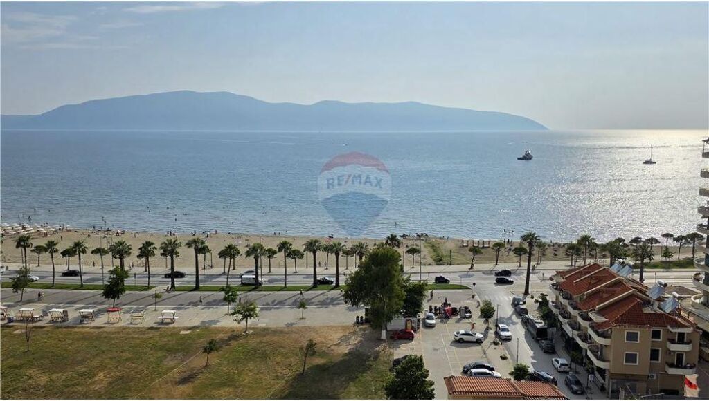 Apartament 2+1+2 me pamje fantastike nga Deti ne shitje ne Lungomare