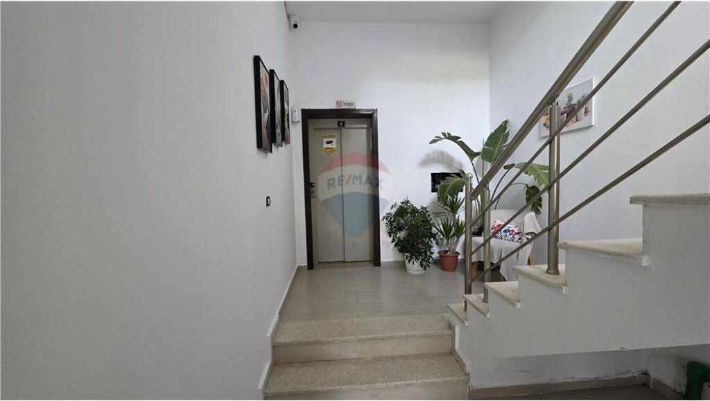 Apartament 2+1+2 me pamje fantastike nga Deti ne shitje ne Lungomare