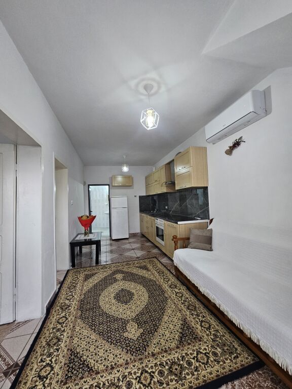 🏠 Shtepi private : 1+1+guzhinë më vete (450 euro/ Muaj)* 📍 *Jordan Misja - mes Don Boskos &amp; Blv te Ri* - e mobiluar totalisht  -Sip Totale : 70 m2