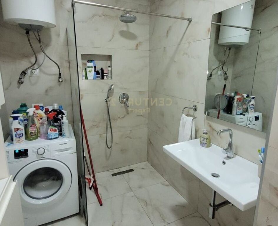 APARTAMENT ME QERA 2+1 TEK FUSHA E AVIACIONIT