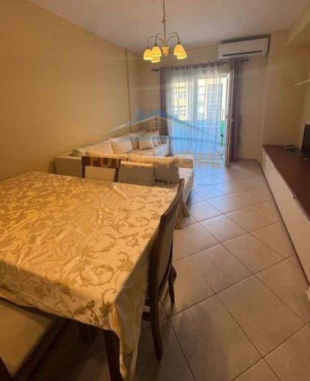 Qira, Apartament 2+1+2, Zogu i Zi