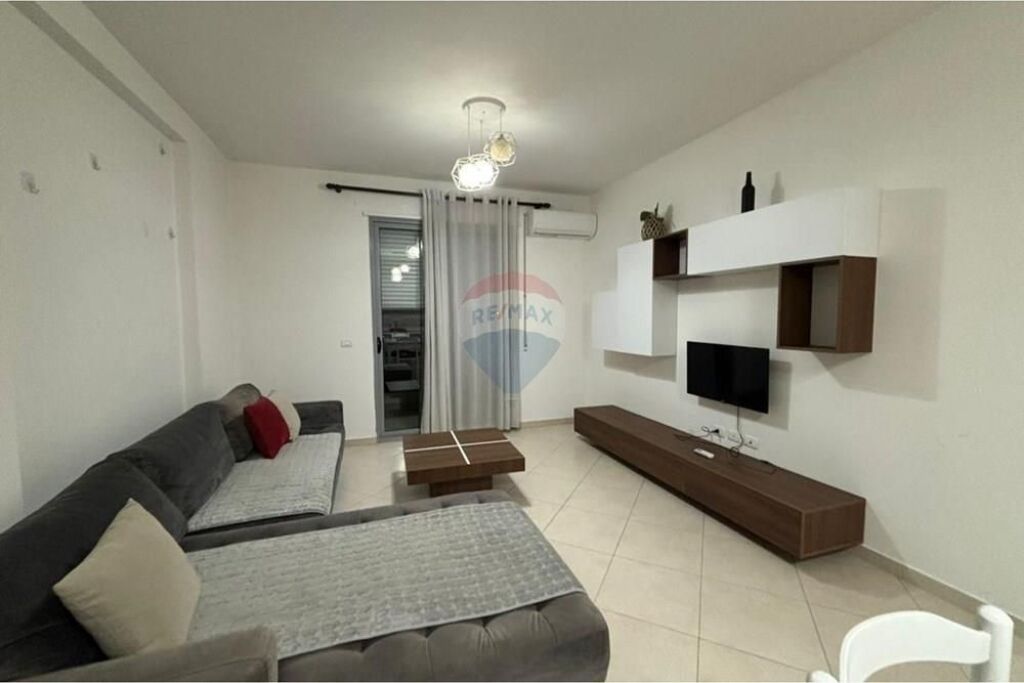 🏡 APARTAMENT 2+1+2 PËR QIRA – SHESHI I PAVARËSISË, VLORË