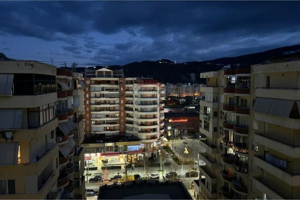 🏡 APARTAMENT 2+1+2 PËR QIRA – SHESHI I PAVARËSISË, VLORË