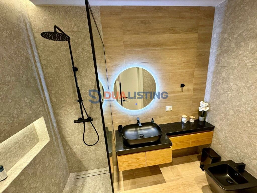 Vendiamo Penthouse Iconico con Veranda Panoramica, Vlore Vita di Lusso sopra il Nostro Mare, Vlore