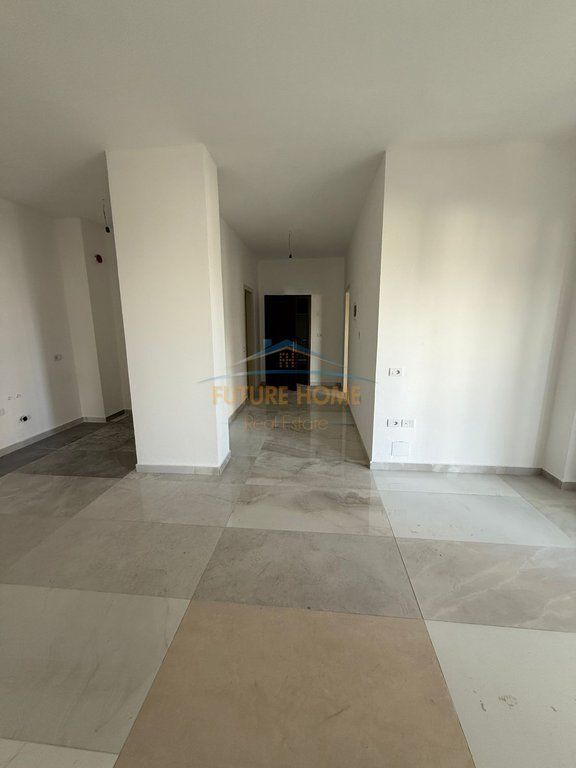 Shitet, Apartament 2+1+2, Casa Italia, Tirane.