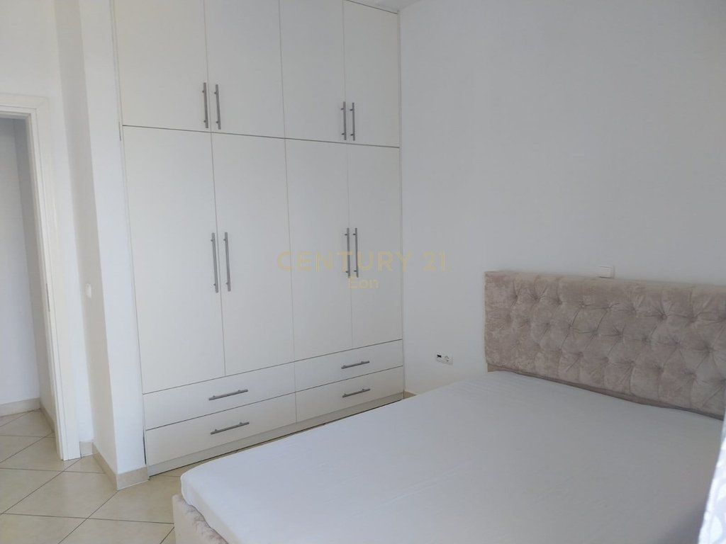 SI AFFITTA IL 2° PIANO DI UNA VILLA CON POSTO AUTO A SHKOZET, DURRES !!!