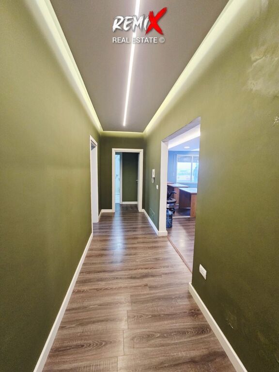 JEPET ME QERA  AMBJENT BIZNESI TEK RRUGA E RE E PORTIT