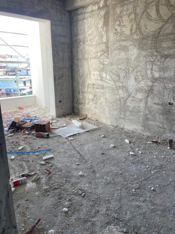 Shitet apartament 1+1