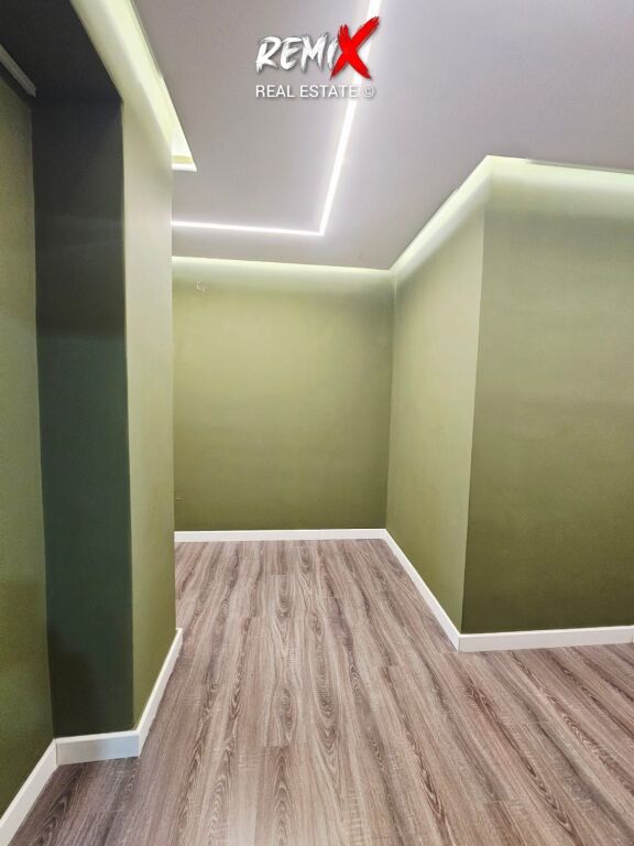 JEPET ME QERA  AMBJENT BIZNESI TEK RRUGA E RE E PORTIT