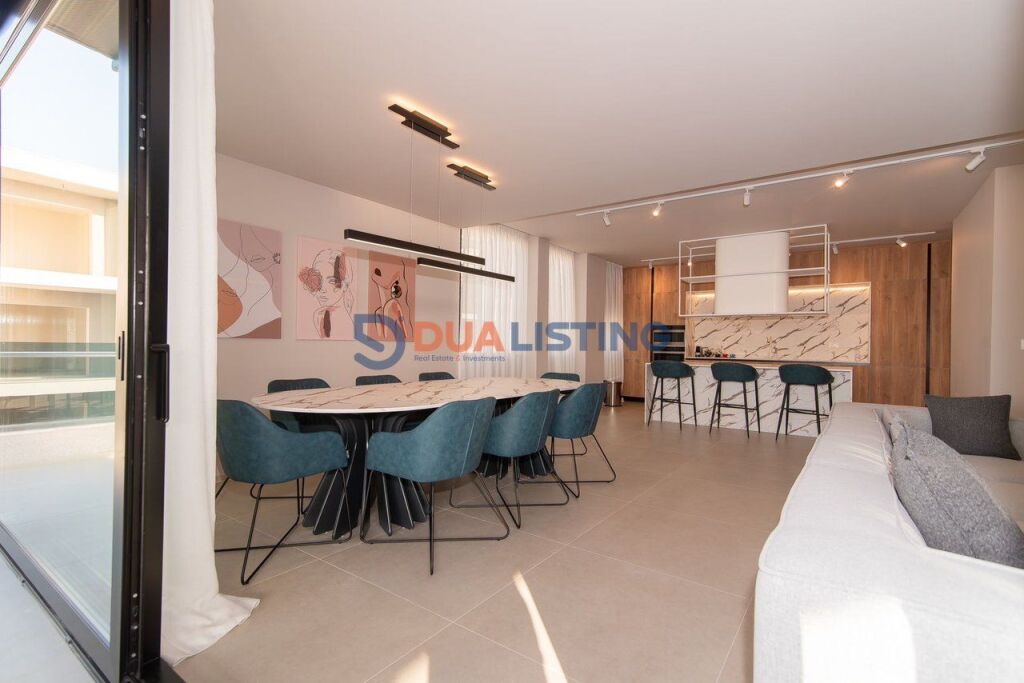 Vendiamo Penthouse Iconico con Veranda Panoramica, Vlore Vita di Lusso sopra il Nostro Mare, Vlore