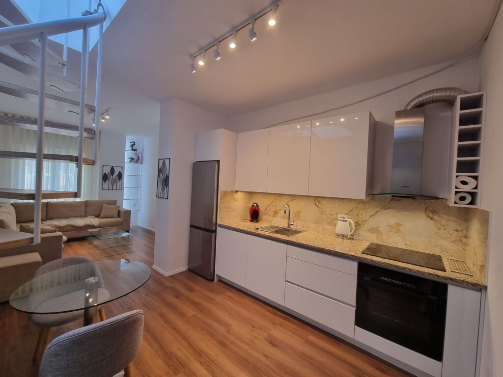 Jepet me qera 1+1 mobiluar Rruga Barrikatave mobiluar 799 eu