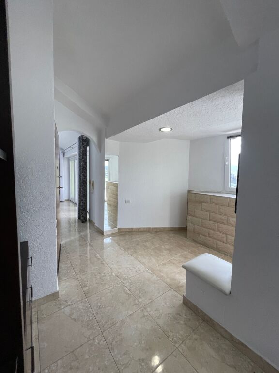 Penthouse in affitto con vista sul lago di Tirana al lago asciutto