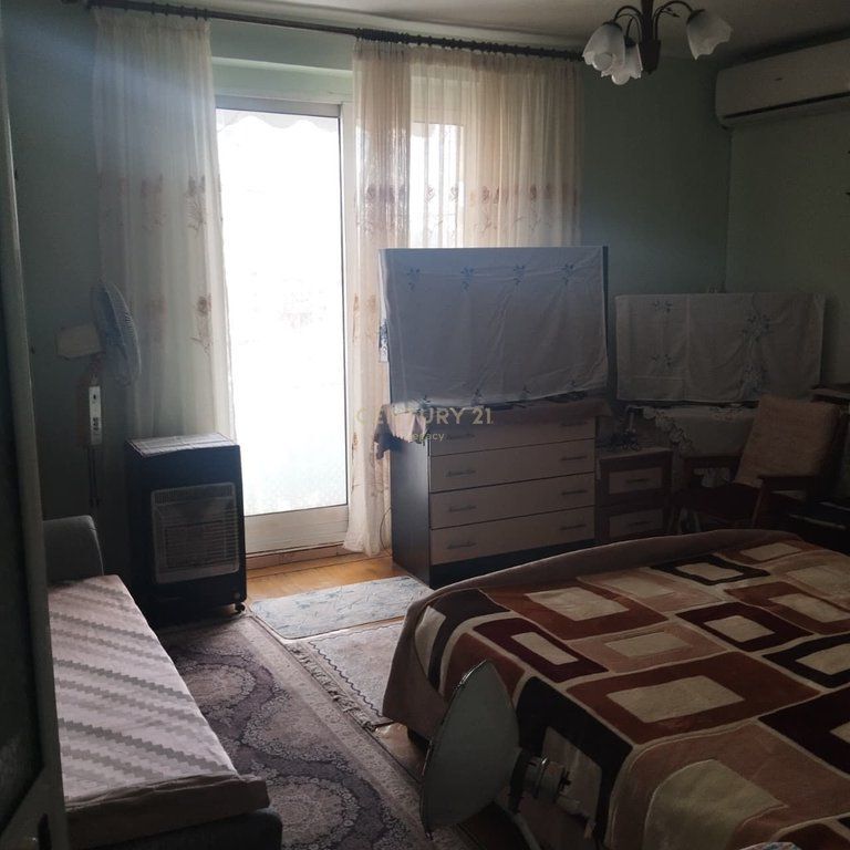 Apartament ne shitje 2+1 tek Pazari i ri