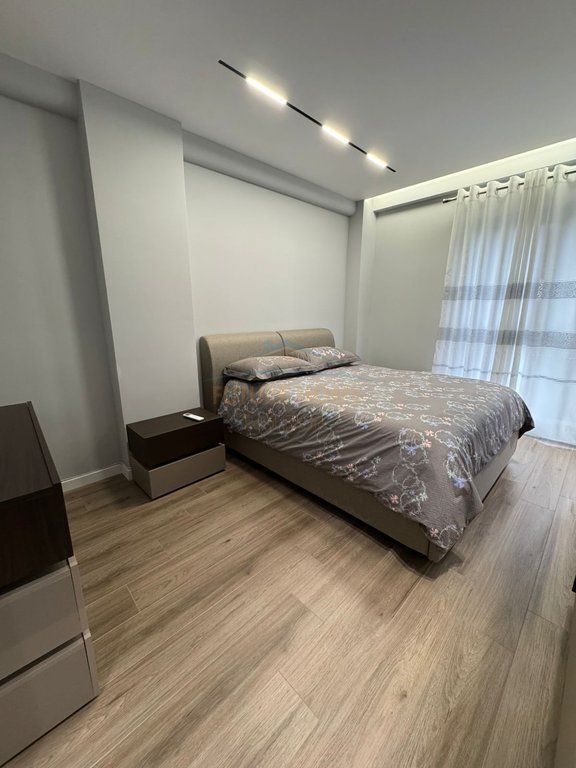 Qera, Apartament 2+1+Post Parkimi, Shkolla e Kuqe, Tirane
