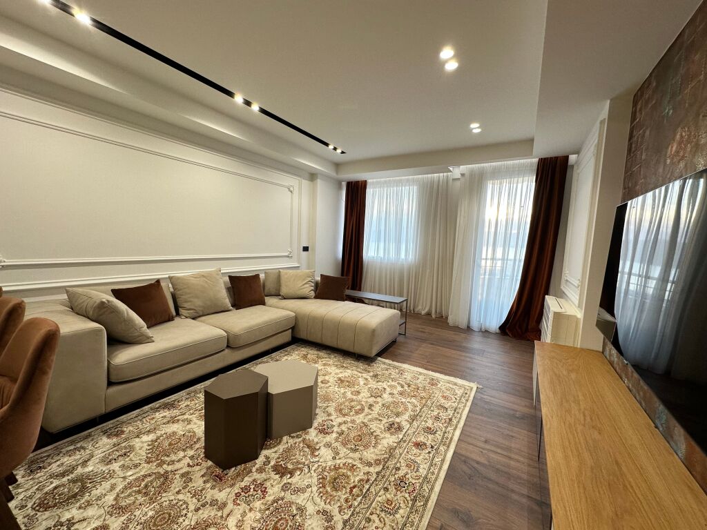 Apartament me pamje të plotë nga deti për qira afatgjatë në Vlorë