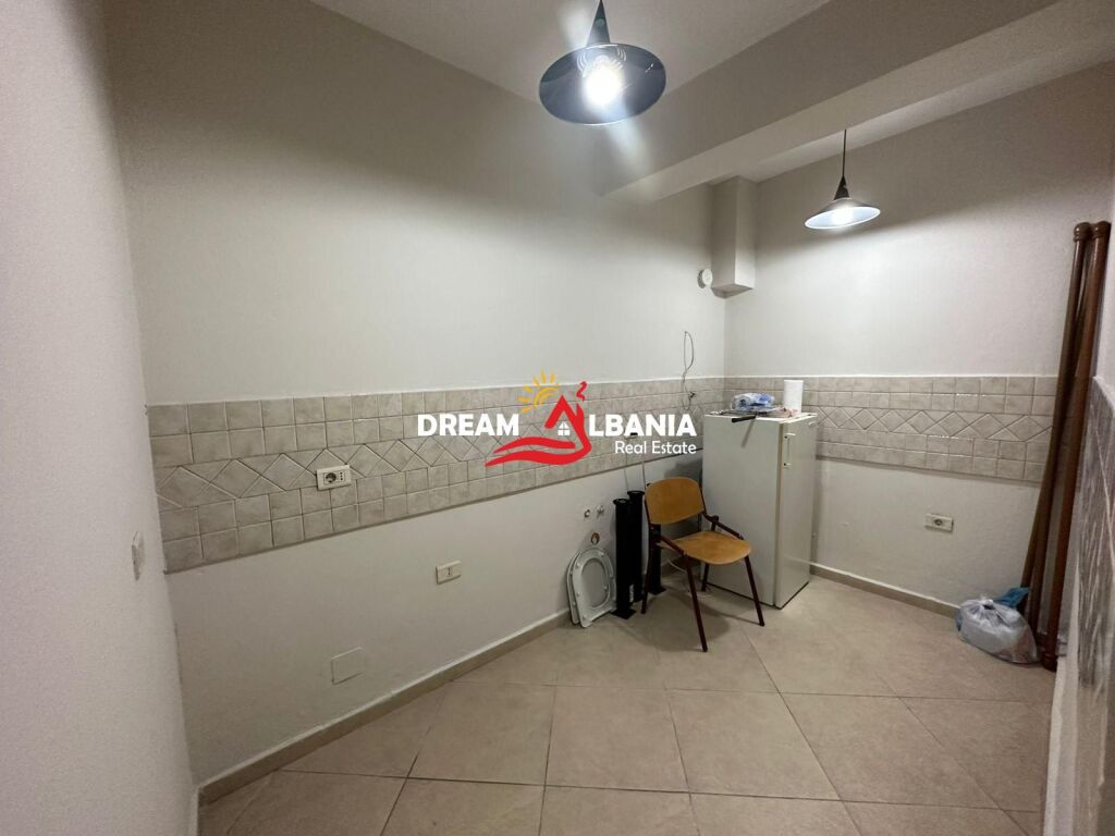 Jepet me qera ambient per zyra tek rruga e Kavajes, prane Garden Building (ID 42214500)