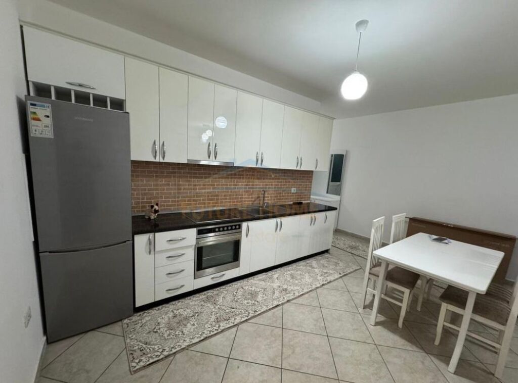 Qera, Apartament 2+1+2, Rruga 5 Maji, Tirane