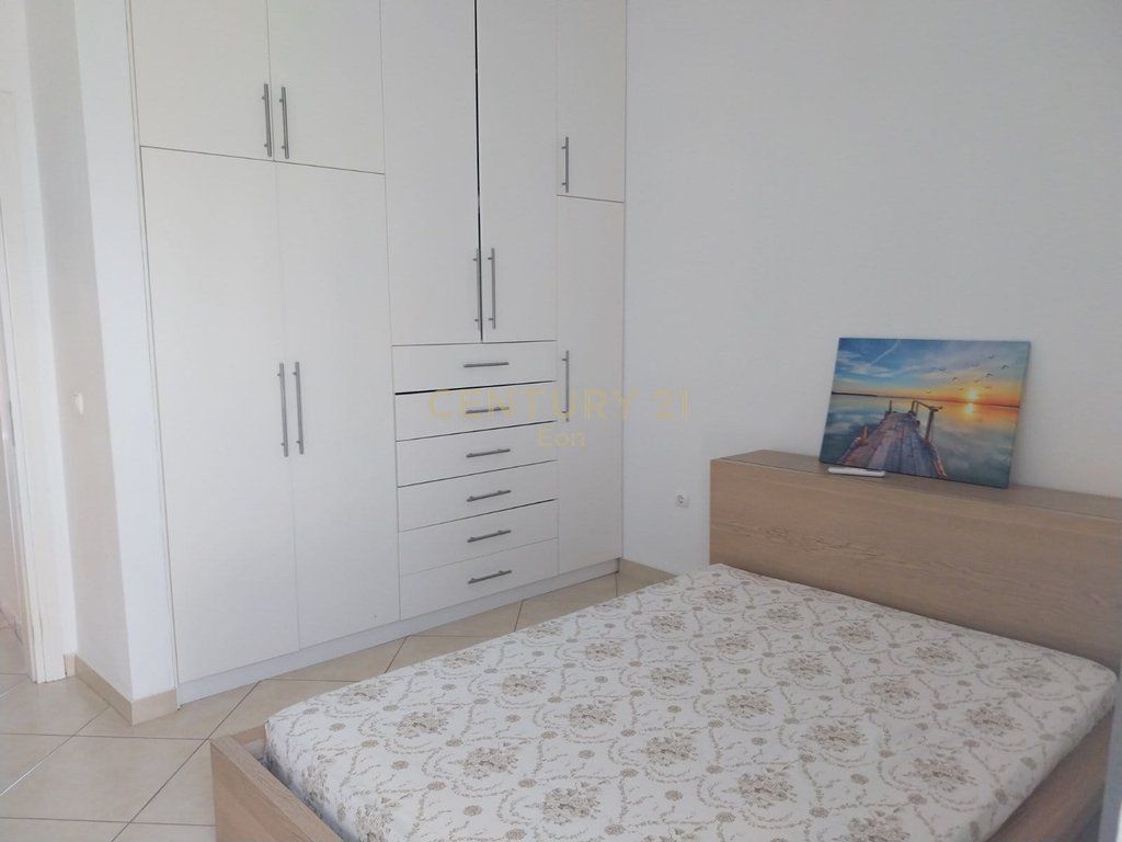 SI AFFITTA IL 2° PIANO DI UNA VILLA CON POSTO AUTO A SHKOZET, DURRES !!!